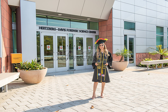 Evelyn Bernal graduation photos at California State University in Los Angeles Ca, photographer, Gustavo Villarreal