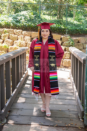 Valeria Rodriguez graduation photos at Penn Park in Whittier Ca, photos by Gustavo Villarreal Photography