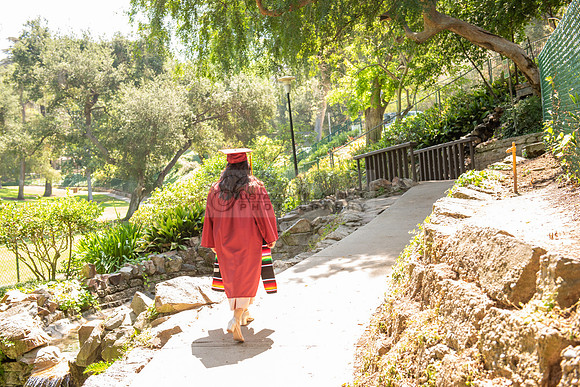 Valeria Rodriguez graduation photos at Penn Park in Whittier Ca, photos by Gustavo Villarreal Photography