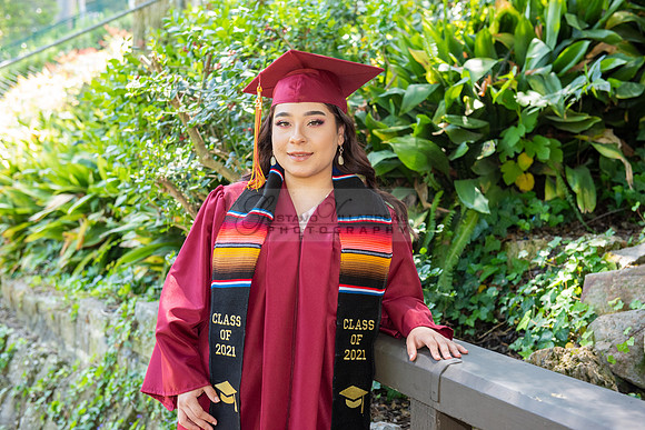 Valeria Rodriguez graduation photos at Penn Park in Whittier Ca, photos by Gustavo Villarreal Photography
