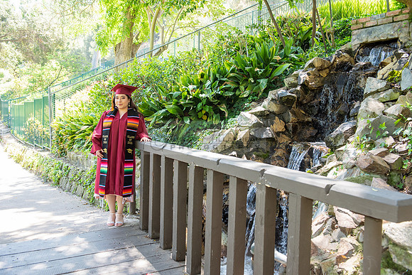 Valeria Rodriguez graduation photos at Penn Park in Whittier Ca, photos by Gustavo Villarreal Photography