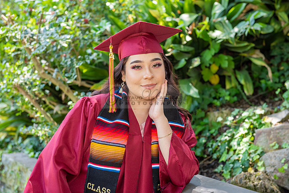Valeria Rodriguez graduation photos at Penn Park in Whittier Ca, photos by Gustavo Villarreal Photography