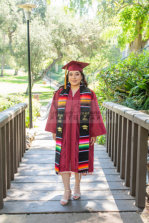 Valeria Rodriguez graduation photos at Penn Park in Whittier Ca, photos by Gustavo Villarreal Photography