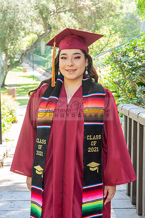 Valeria Rodriguez graduation photos at Penn Park in Whittier Ca, photos by Gustavo Villarreal Photography