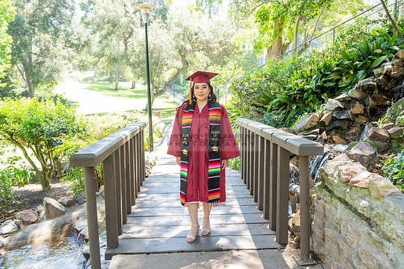 Valeria Rodriguez graduation photos at Penn Park in Whittier Ca, photos by Gustavo Villarreal Photography