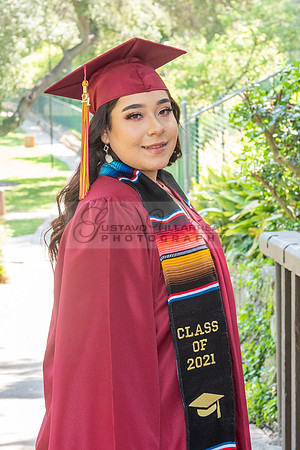Valeria Rodriguez graduation photos at Penn Park in Whittier Ca, photos by Gustavo Villarreal Photography