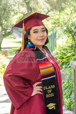 Valeria Rodriguez graduation photos at Penn Park in Whittier Ca, photos by Gustavo Villarreal Photography