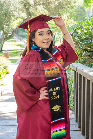 Valeria Rodriguez graduation photos at Penn Park in Whittier Ca, photos by Gustavo Villarreal Photography