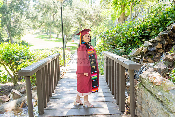 Valeria Rodriguez graduation photos at Penn Park in Whittier Ca, photos by Gustavo Villarreal Photography