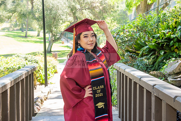 Valeria Rodriguez graduation photos at Penn Park in Whittier Ca, photos by Gustavo Villarreal Photography