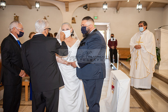 Gloria and Marco wedding celebration at Our Lady of Perpetual Church in Whittier Ca, photography by Gustavo Villarreal photography 323-633-8283