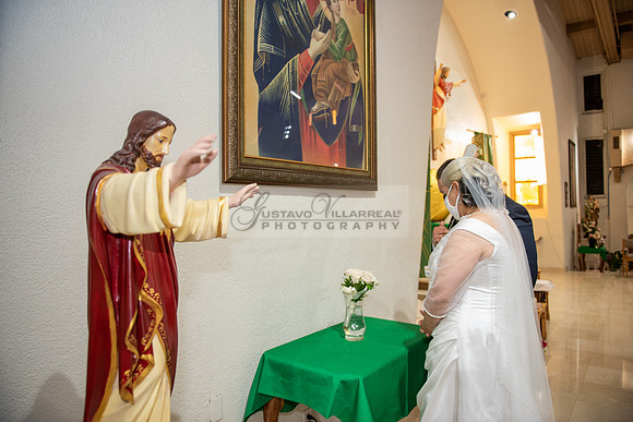 Gloria and Marco wedding celebration at Our Lady of Perpetual Church in Whittier Ca, photography by Gustavo Villarreal photography 323-633-8283