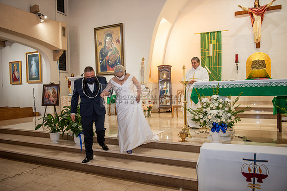 Gloria and Marco wedding celebration at Our Lady of Perpetual Church in Whittier Ca, photography by Gustavo Villarreal photography 323-633-8283