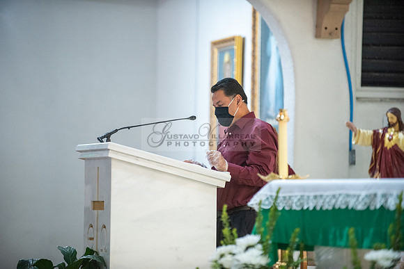 Gloria and Marco wedding celebration at Our Lady of Perpetual Church in Whittier Ca, photography by Gustavo Villarreal photography 323-633-8283
