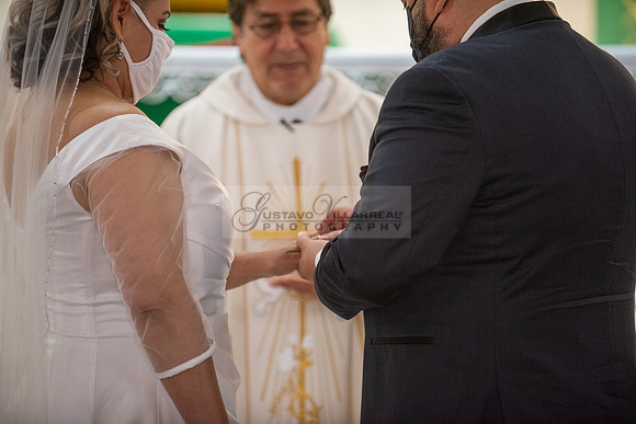 Gloria and Marco wedding celebration at Our Lady of Perpetual Church in Whittier Ca, photography by Gustavo Villarreal photography 323-633-8283