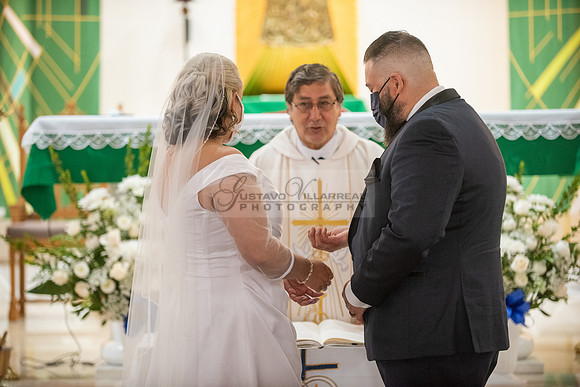 Gloria and Marco wedding celebration at Our Lady of Perpetual Church in Whittier Ca, photography by Gustavo Villarreal photography 323-633-8283