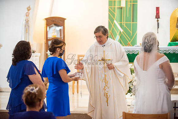 Gloria and Marco wedding celebration at Our Lady of Perpetual Church in Whittier Ca, photography by Gustavo Villarreal photography 323-633-8283