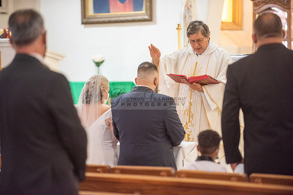 Gloria and Marco wedding celebration at Our Lady of Perpetual Church in Whittier Ca, photography by Gustavo Villarreal photography 323-633-8283