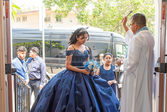 Jamilette Zavala Quinceanera celebration and ceremony at Santa Teresita Catholic Church in Los Angeles Ca, photography and videography by Gustavo Villarreal