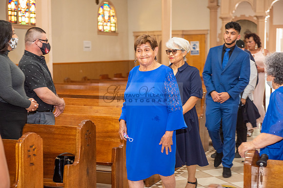 Jamilette Zavala Quinceanera celebration and ceremony at Santa Teresita Catholic Church in Los Angeles Ca, photography and videography by Gustavo Villarreal