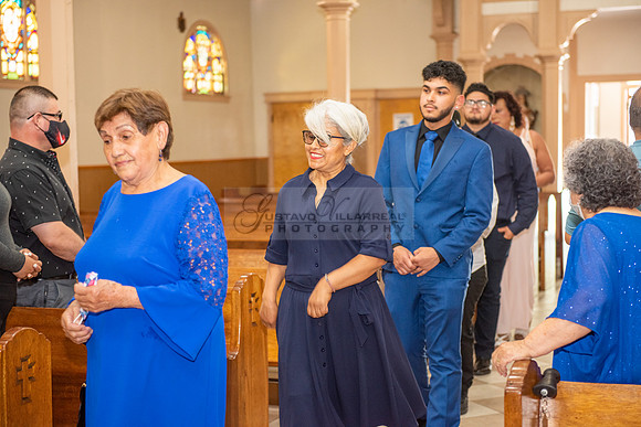 Jamilette Zavala Quinceanera celebration and ceremony at Santa Teresita Catholic Church in Los Angeles Ca, photography and videography by Gustavo Villarreal