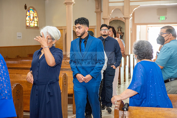Jamilette Zavala Quinceanera celebration and ceremony at Santa Teresita Catholic Church in Los Angeles Ca, photography and videography by Gustavo Villarreal