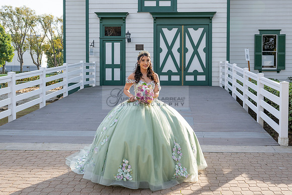 Geannah Gonzalez quinceanera, sweet 16, photo shoot at Heritage Park in Santa Fe Springs Ca. Gustavo Villarreal Photography, 323-633-8283