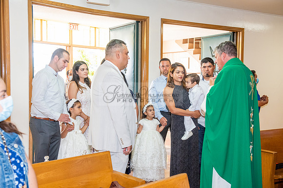 Fotografo para bautismos, Primera communions photographer 323-633-8283 at St Mary of the Assumption Catholic church in Whittier Ca.