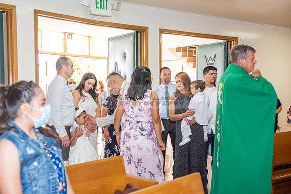 Fotografo para bautismos, Primera communions photographer 323-633-8283 at St Mary of the Assumption Catholic church in Whittier Ca.