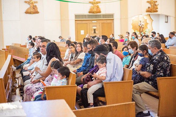 Fotografo para bautismos, Primera communions photographer 323-633-8283 at St Mary of the Assumption Catholic church in Whittier Ca.