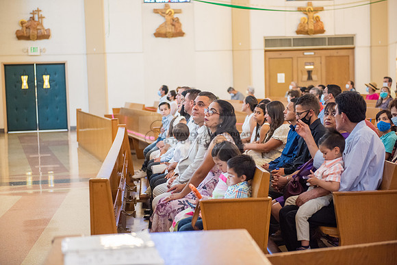 Fotografo para bautismos, Primera communions photographer 323-633-8283 at St Mary of the Assumption Catholic church in Whittier Ca.