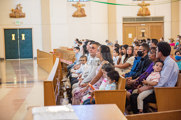 Fotografo para bautismos, Primera communions photographer 323-633-8283 at St Mary of the Assumption Catholic church in Whittier Ca.