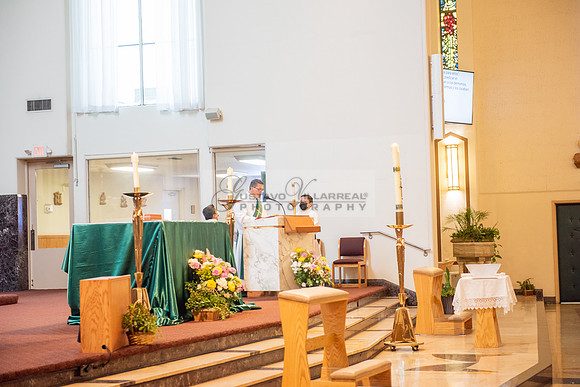 Fotografo para bautismos, Primera communions photographer 323-633-8283 at St Mary of the Assumption Catholic church in Whittier Ca.