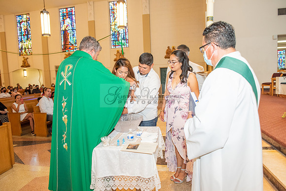 Fotografo para bautismos, Primera communions photographer 323-633-8283 at St Mary of the Assumption Catholic church in Whittier Ca.