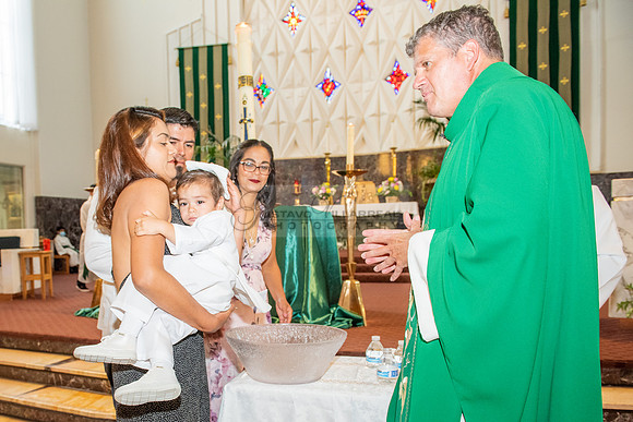 Fotografo para bautismos, Primera communions photographer 323-633-8283 at St Mary of the Assumption Catholic church in Whittier Ca.