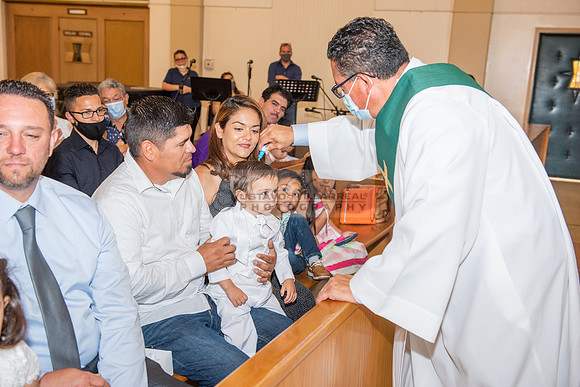 Fotografo para bautismos, Primera communions photographer 323-633-8283 at St Mary of the Assumption Catholic church in Whittier Ca.