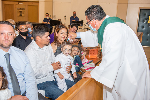 Fotografo para bautismos, Primera communions photographer 323-633-8283 at St Mary of the Assumption Catholic church in Whittier Ca.