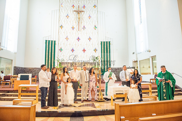 Fotografo para bautismos, Primera communions photographer 323-633-8283 at St Mary of the Assumption Catholic church in Whittier Ca.