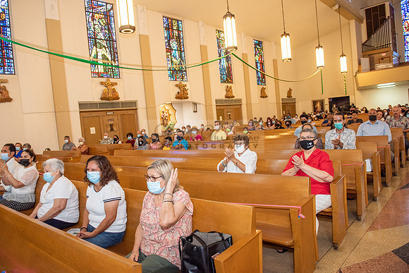 Fotografo para bautismos, Primera communions photographer 323-633-8283 at St Mary of the Assumption Catholic church in Whittier Ca.