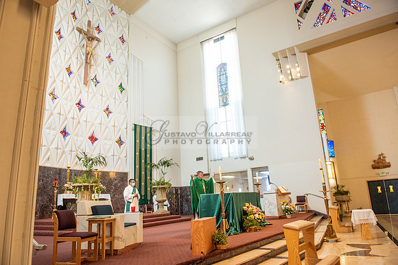 Fotografo para bautismos, Primera communions photographer 323-633-8283 at St Mary of the Assumption Catholic church in Whittier Ca.