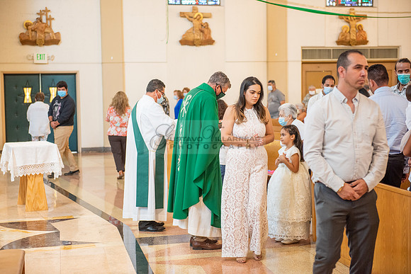 Fotografo para bautismos, Primera communions photographer 323-633-8283 at St Mary of the Assumption Catholic church in Whittier Ca.