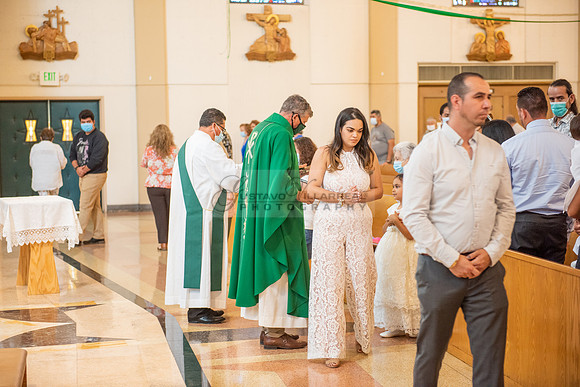 Fotografo para bautismos, Primera communions photographer 323-633-8283 at St Mary of the Assumption Catholic church in Whittier Ca.