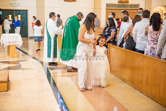 Fotografo para bautismos, Primera communions photographer 323-633-8283 at St Mary of the Assumption Catholic church in Whittier Ca.