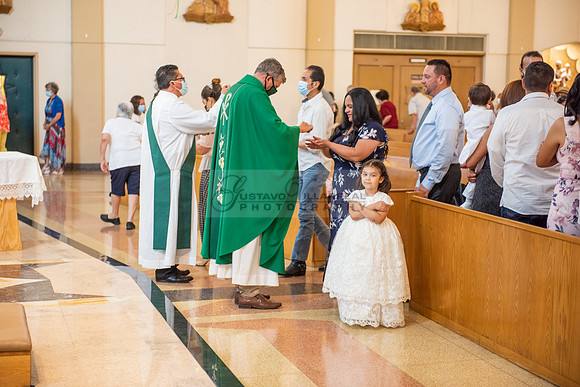 Fotografo para bautismos, Primera communions photographer 323-633-8283 at St Mary of the Assumption Catholic church in Whittier Ca.