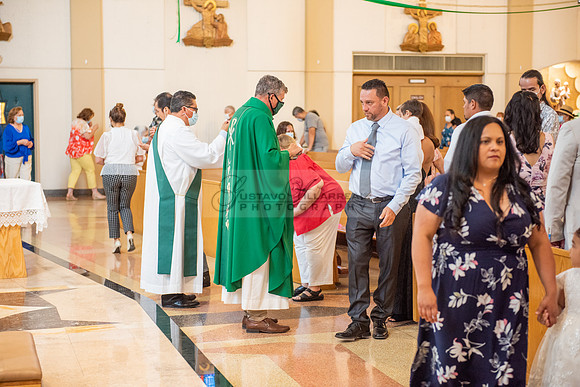 Fotografo para bautismos, Primera communions photographer 323-633-8283 at St Mary of the Assumption Catholic church in Whittier Ca.