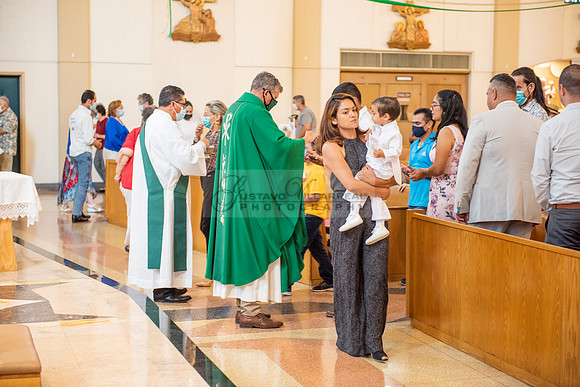 Fotografo para bautismos, Primera communions photographer 323-633-8283 at St Mary of the Assumption Catholic church in Whittier Ca.