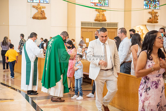 Fotografo para bautismos, Primera communions photographer 323-633-8283 at St Mary of the Assumption Catholic church in Whittier Ca.