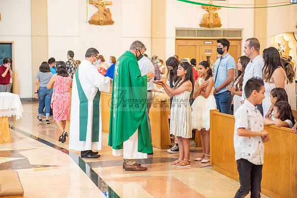 Fotografo para bautismos, Primera communions photographer 323-633-8283 at St Mary of the Assumption Catholic church in Whittier Ca.