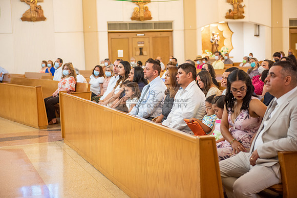 Fotografo para bautismos, Primera communions photographer 323-633-8283 at St Mary of the Assumption Catholic church in Whittier Ca.