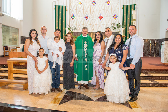 Fotografo para bautismos, Primera communions photographer 323-633-8283 at St Mary of the Assumption Catholic church in Whittier Ca.